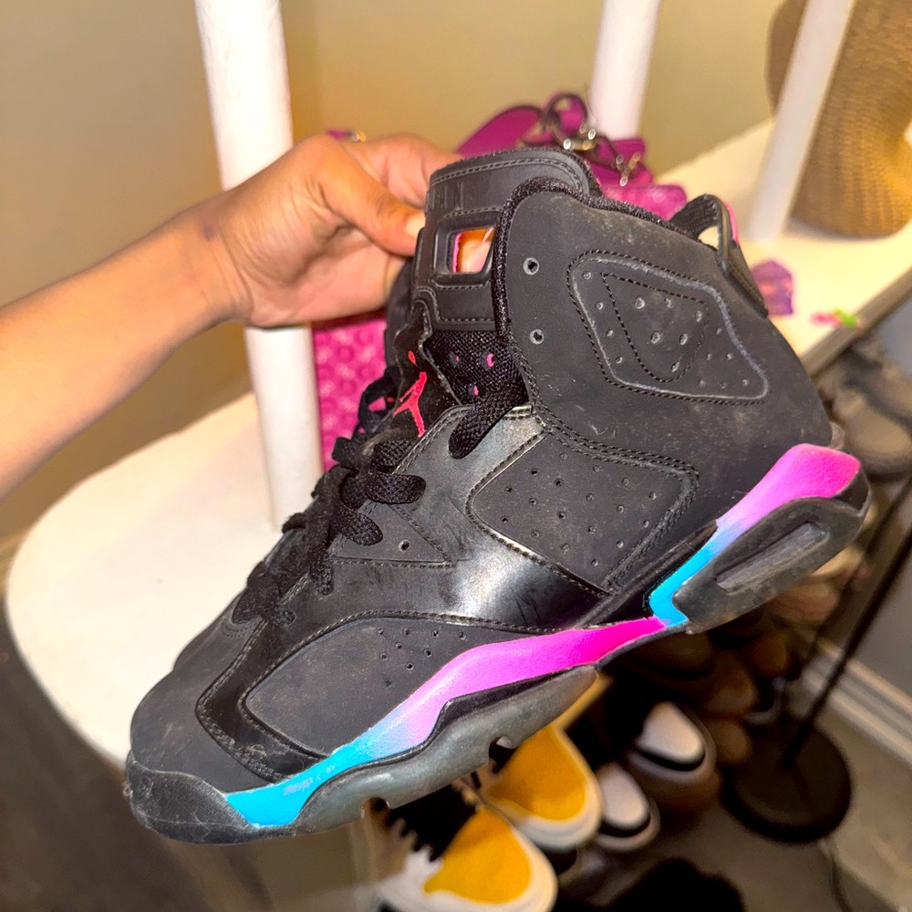 Jordan’s | Size 5.5Y/7.5W